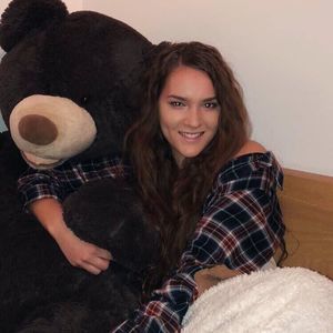 Meet your Posher, Yana